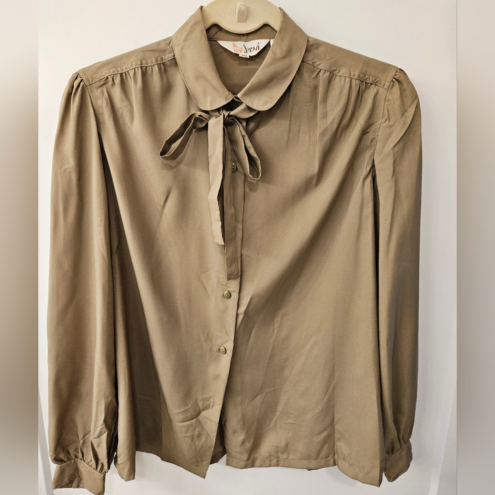 Vintage - "Jeni" Pale Green Blouse - Size 9/10 - EUC